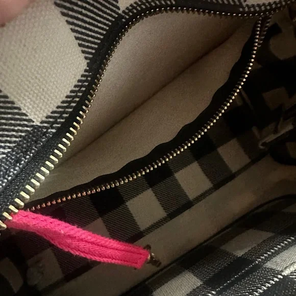 Elegant Checkered Tote Bag - Black and Cream - Picture 8 of 10